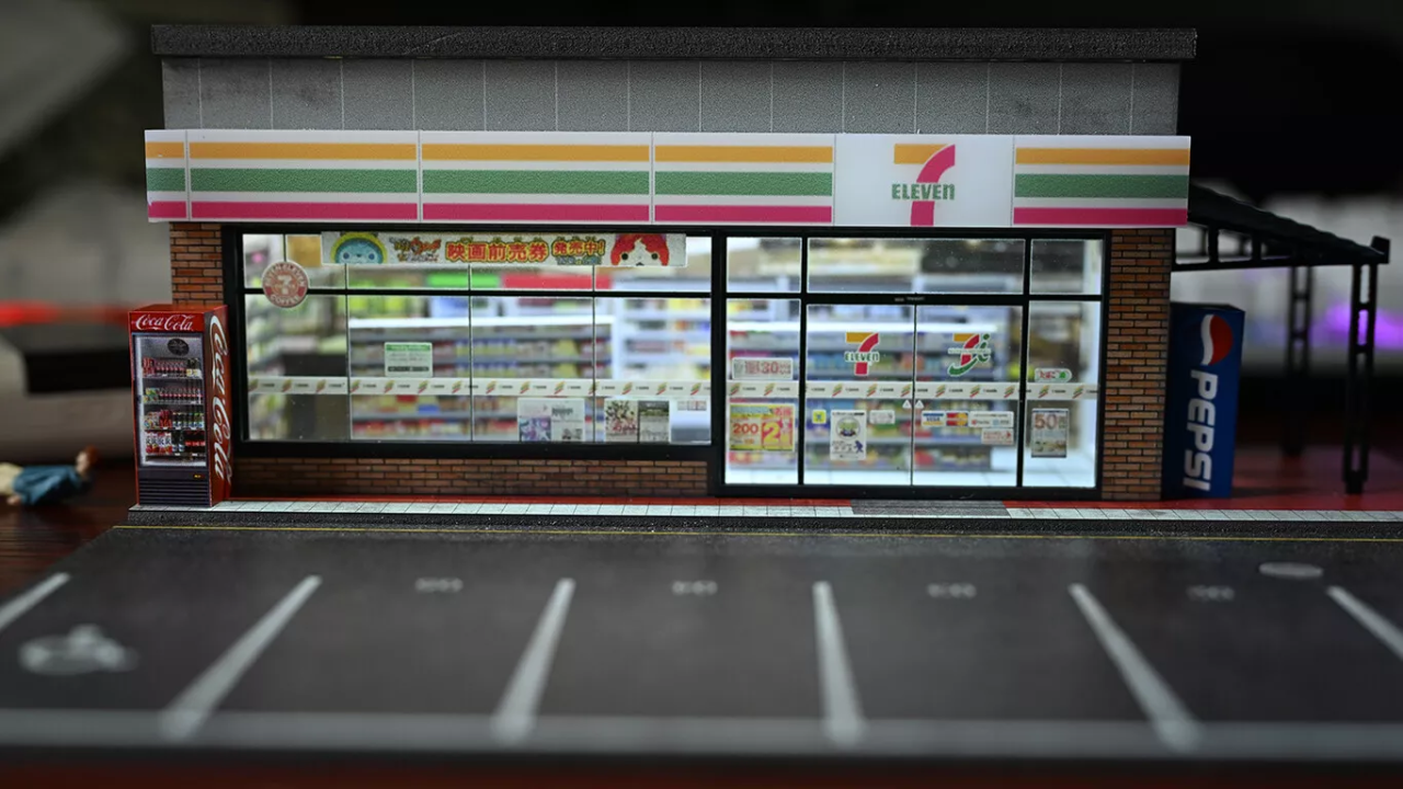 7/11 Display Store