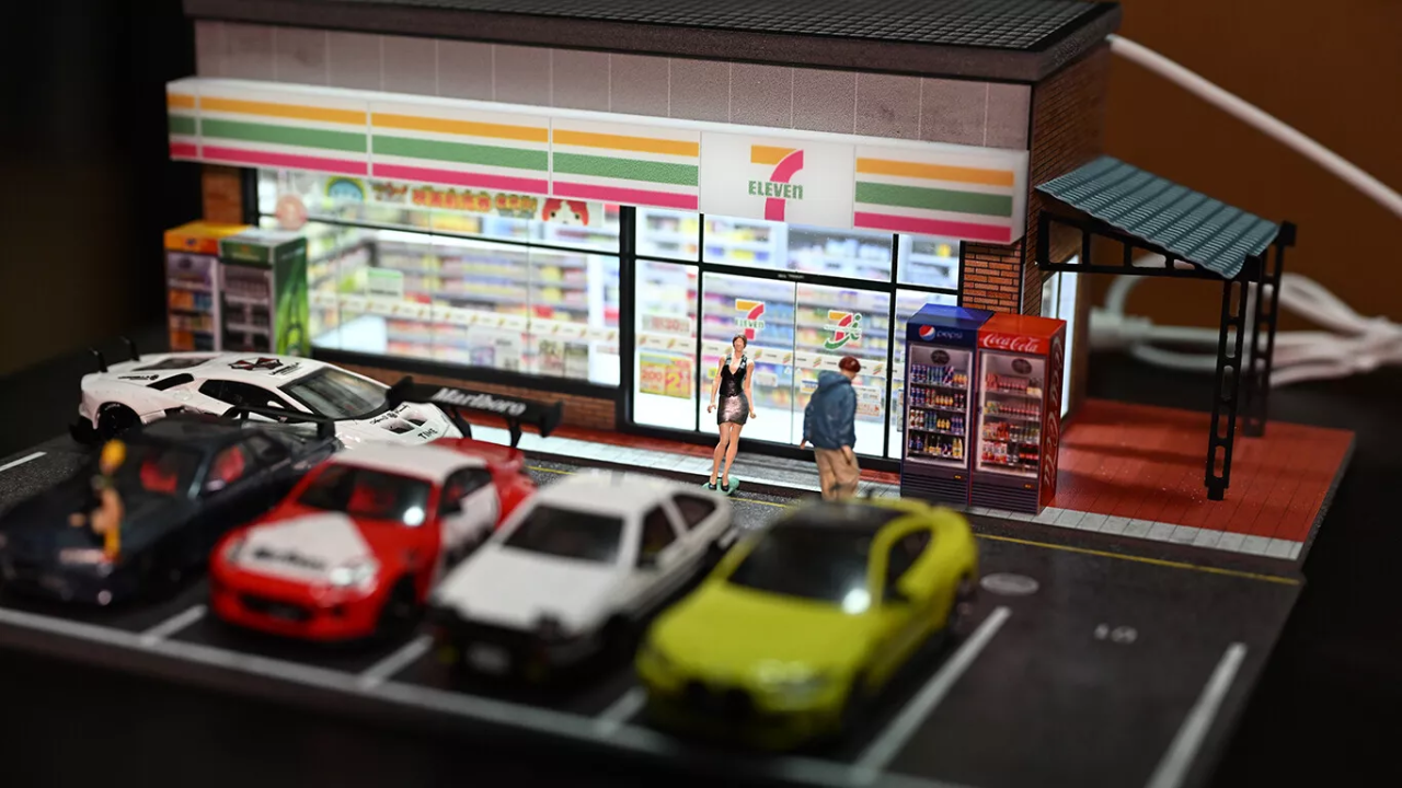 7/11 Display Store